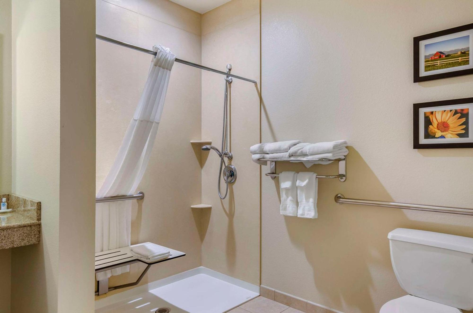 Comfort Suites Helena Airport Экстерьер фото