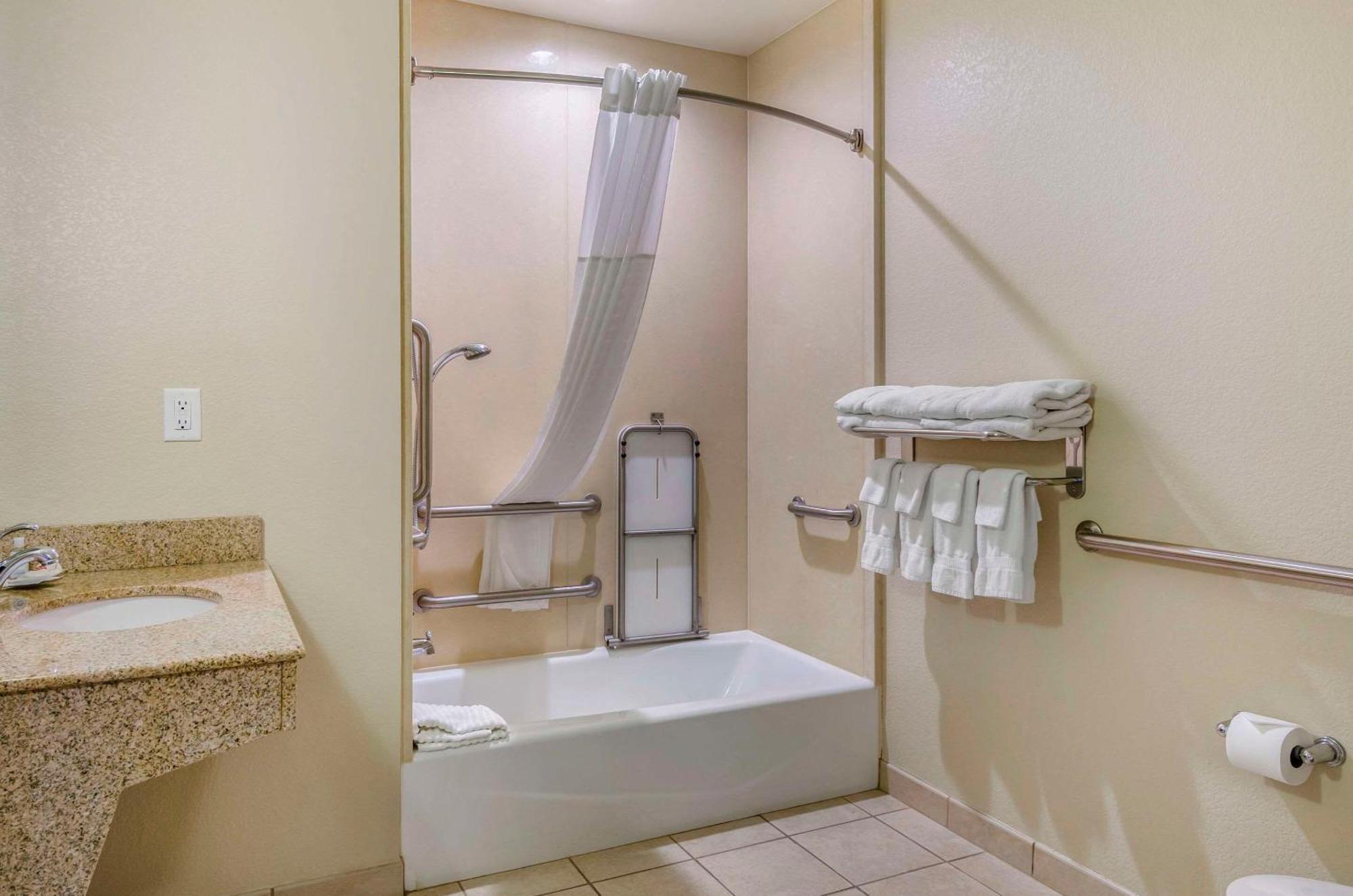 Comfort Suites Helena Airport Экстерьер фото